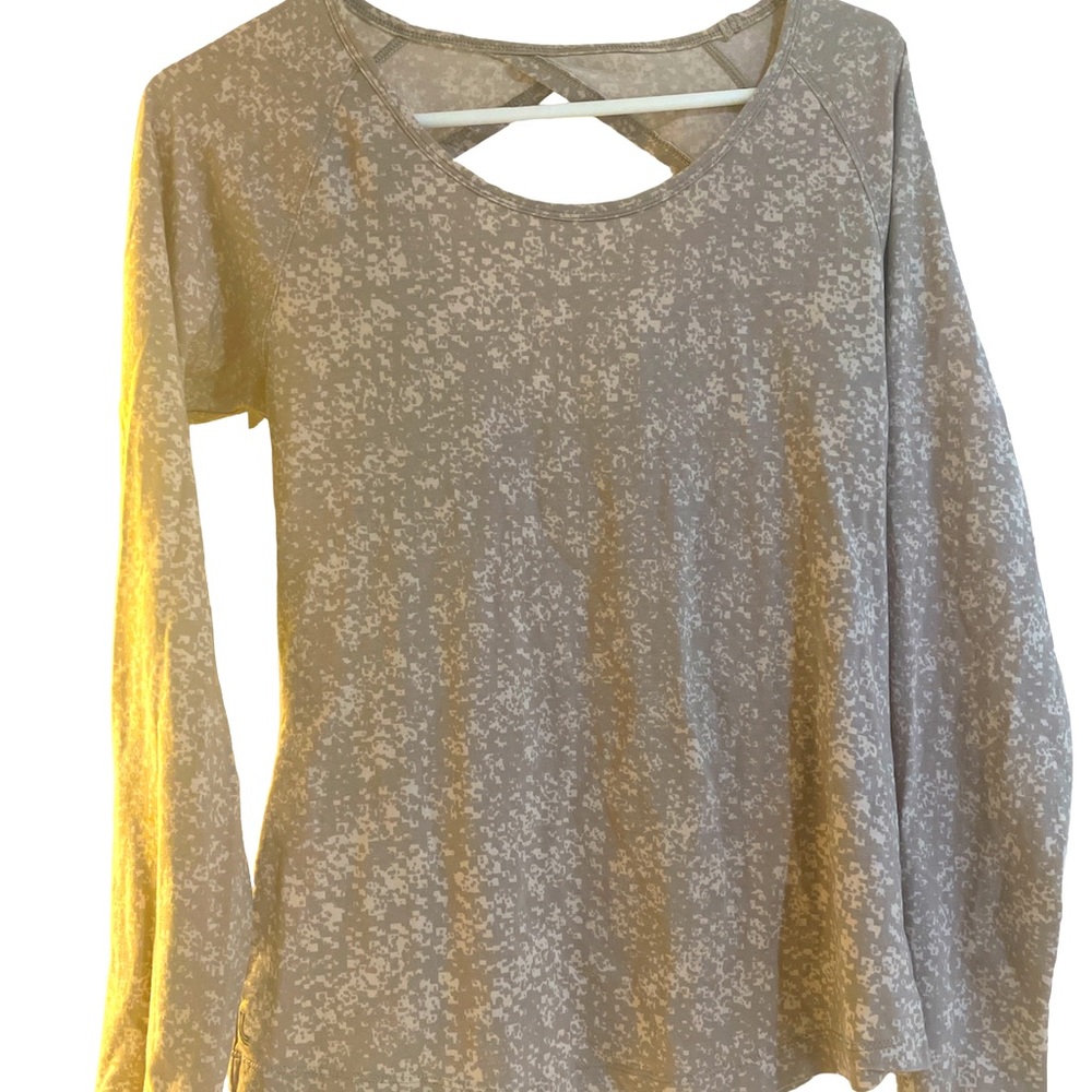 Lole size L long sleeve top. Excellent condition. Grey and off white.